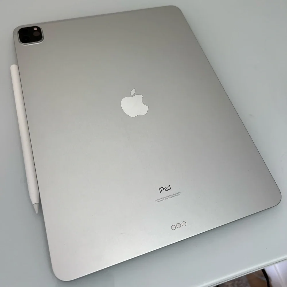 Apple iPad Pro + Accessories 5th Gen 256GB, Wi-Fi, 12.9 in - Silver